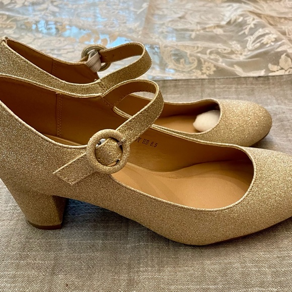 Shoes - Picture 7 of 7